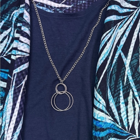 Kim Rogers NWOT size 2X Palm leaf blouse with necklace Spring cruise vacation - Picture 2 of 6